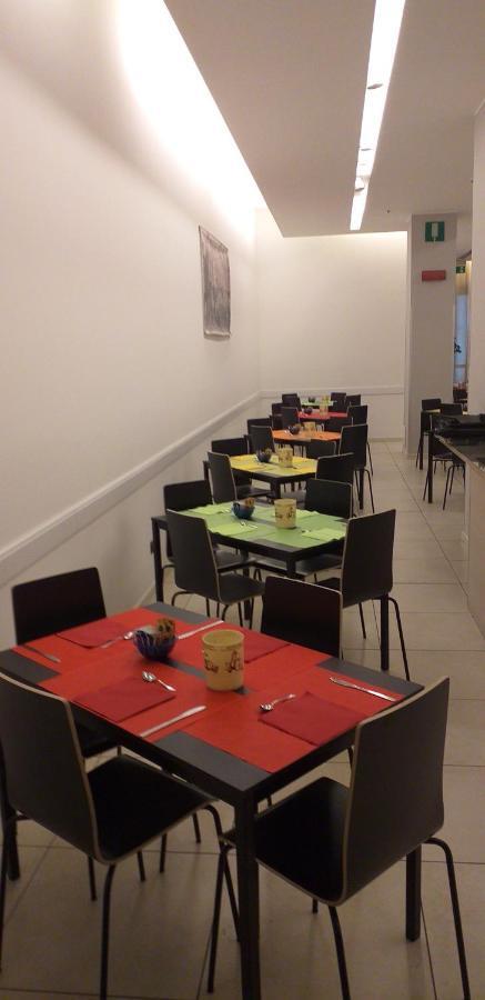 מודנה Hotel Lux מראה חיצוני תמונה